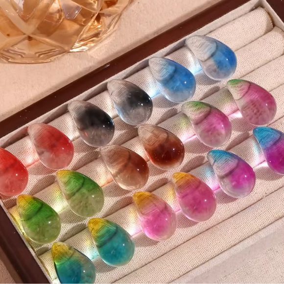 ◾️Transparent Black Resin Waterdrop Earrings - Picture 13 of 15